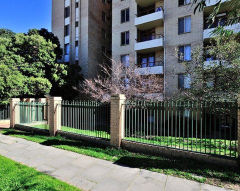 Cappuccino Delight - 1 Bedroom Central Fremantle Apartment - Accommodation Burleigh 9