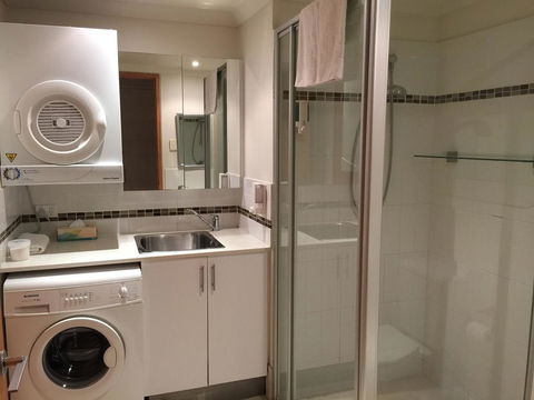 Outram Apartment 25 - Accommodation Burleigh 7
