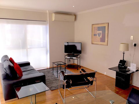 Outram Apartment 25 - Accommodation Burleigh 8