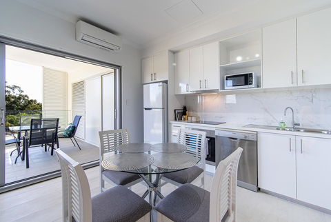 New Apartment On Great Location Opposite Garden City : 02 - Accommodation Burleigh 0