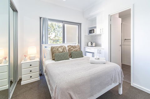 New Apartment On Great Location Opposite Garden City : 02 - Accommodation Burleigh 2
