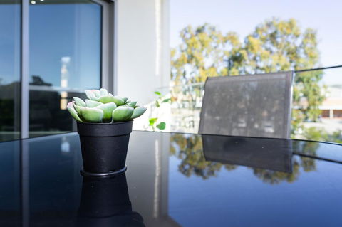New Apartment On Great Location Opposite Garden City : 02 - Accommodation Burleigh 4