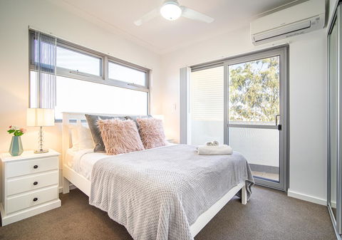 New Apartment On Great Location Opposite Garden City : 02 - Accommodation Burleigh 6