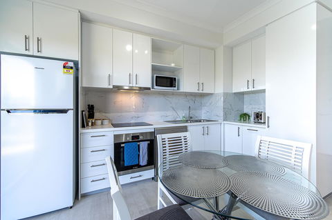 New Apartment On Great Location Opposite Garden City : 02 - Accommodation Burleigh 13