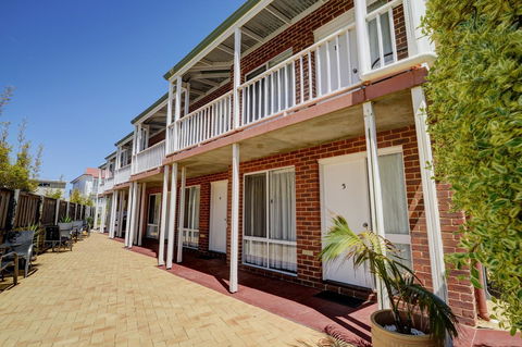 The Jetty Resort - Accommodation Burleigh 33