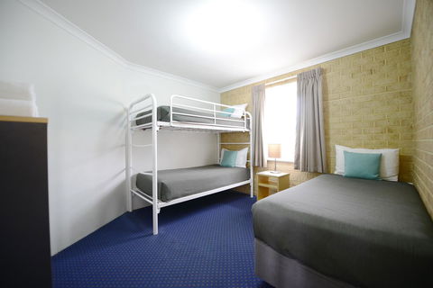 The Jetty Resort - Accommodation Burleigh 42