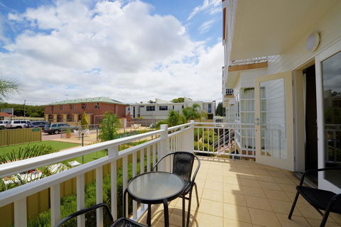 The Jetty Resort - Accommodation Burleigh 27