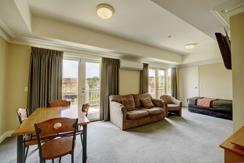 The Jetty Resort - Accommodation Burleigh 24
