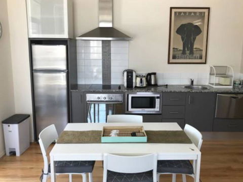 Charming Inner City Apartment - Accommodation Burleigh 10