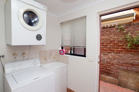 230 Alice Street - Accommodation Burleigh 6