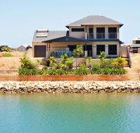 27 Corella Court - Exquisite Marina Home With a Pool and Wi-Fi - Accommodation Burleigh