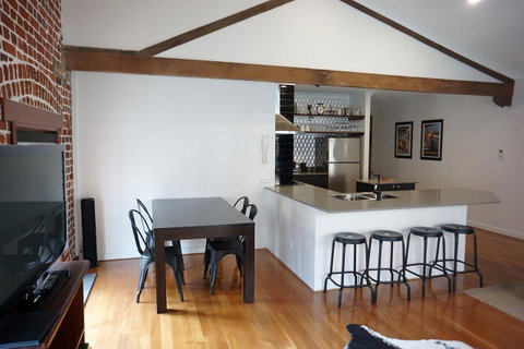West End 1877 Callan Apartments - Accommodation Burleigh 5
