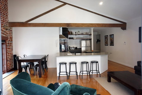 West End 1877 Callan Apartments - Accommodation Burleigh 6