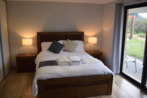 Eagle Bay House - Accommodation Burleigh 7