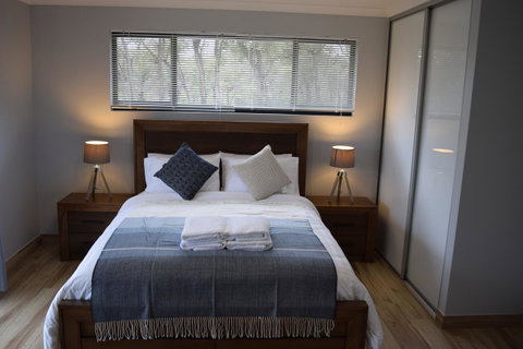 Eagle Bay House - Accommodation Burleigh 11