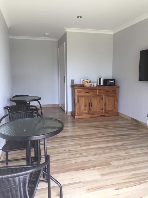 Eagle Bay House - Accommodation Burleigh 14