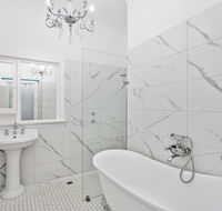 Heart of Claremont Gem - Free WiFi - Accommodation Burleigh