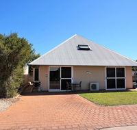 Osprey Holiday Village Unit 103/1 Bed - Perfect short stay apartment with King size bed - Accommodation Burleigh