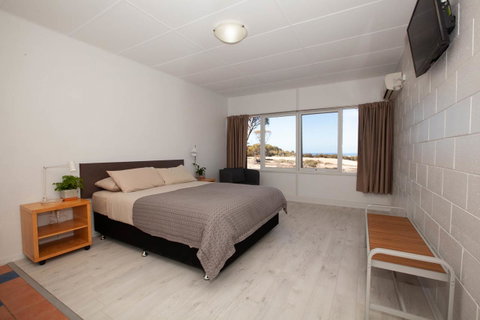 EUCLA MOTOR HOTEL - Accommodation Burleigh 26