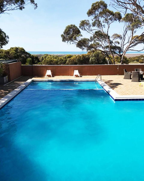 EUCLA MOTOR HOTEL - Accommodation Burleigh 37