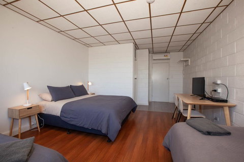 EUCLA MOTOR HOTEL - Accommodation Burleigh 3