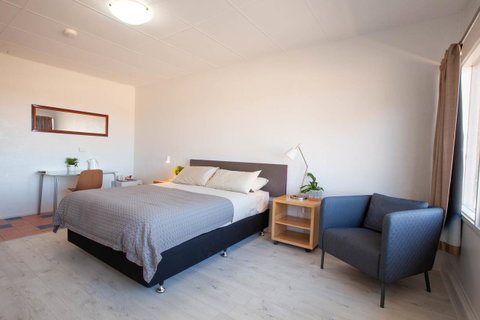 EUCLA MOTOR HOTEL - Accommodation Burleigh 25