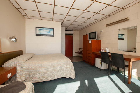 EUCLA MOTOR HOTEL - Accommodation Burleigh 19