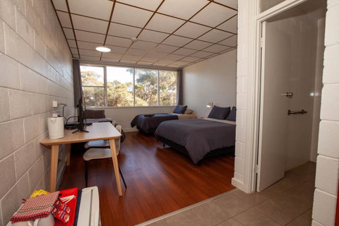 EUCLA MOTOR HOTEL - Accommodation Burleigh 4
