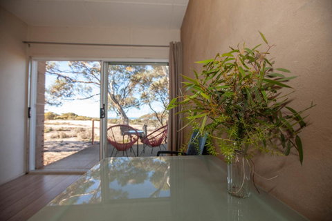 EUCLA MOTOR HOTEL - Accommodation Burleigh 12