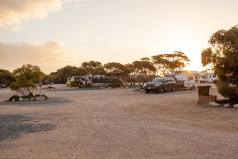 EUCLA MOTOR HOTEL - Accommodation Burleigh 28