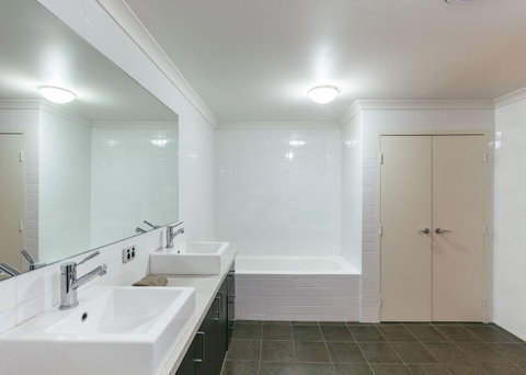 Wray Callan Apartments - Accommodation Burleigh 5