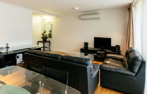 Wray Callan Apartments - Accommodation Burleigh 3