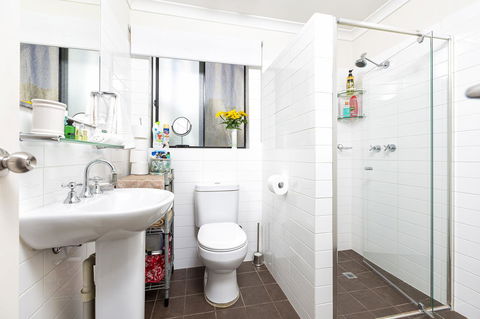 Como Executive Apartment - Accommodation Burleigh 15
