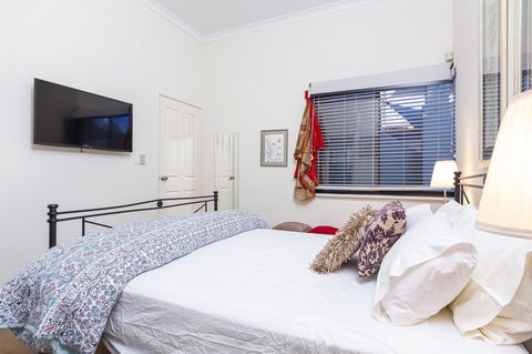 Como Executive Apartment - Accommodation Burleigh 7