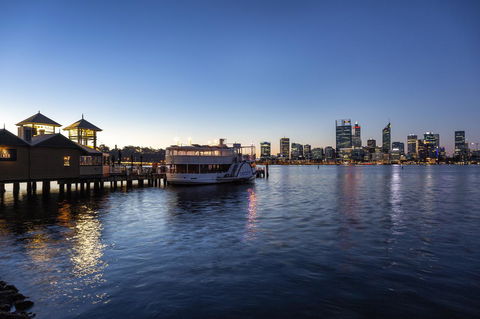 Como Executive Apartment - Accommodation Burleigh 35