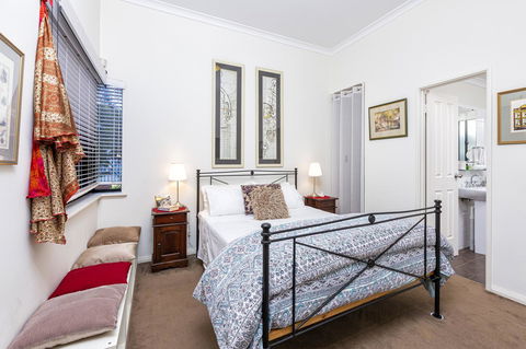 Como Executive Apartment - Accommodation Burleigh 6
