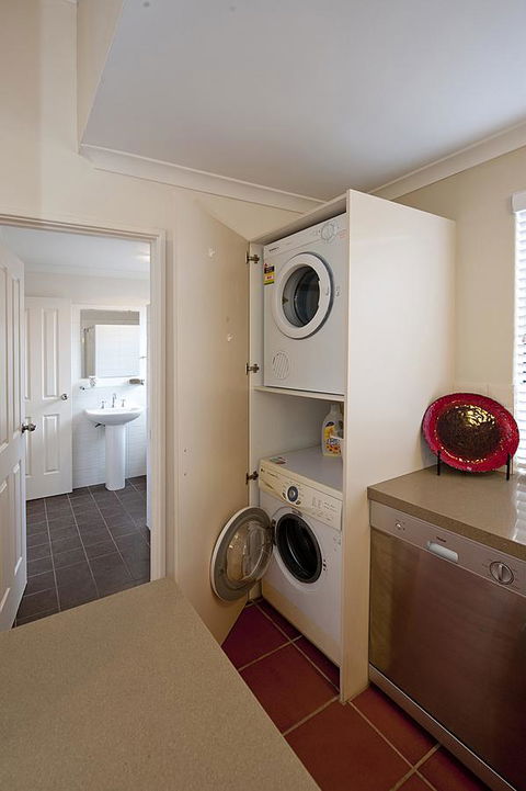 Como Executive Apartment - Accommodation Burleigh 14