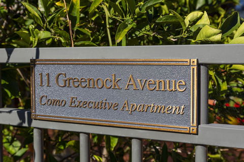 Como Executive Apartment - Accommodation Burleigh 18