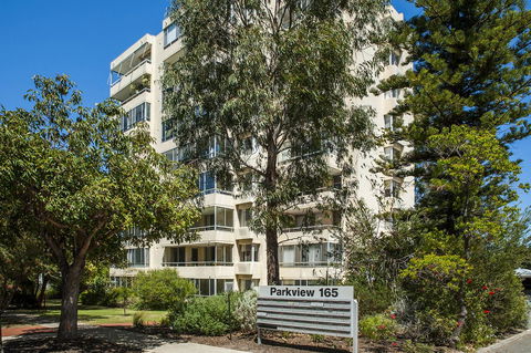 Derby 84 - Accommodation Burleigh 25