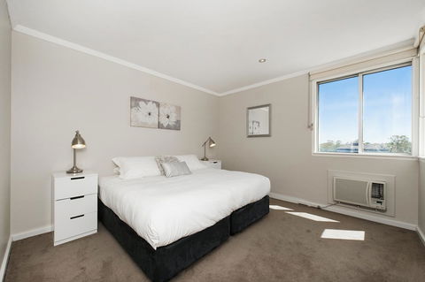 Derby 84 - Accommodation Burleigh 18