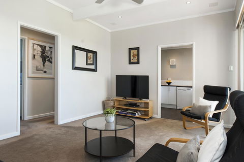 Derby 84 - Accommodation Burleigh 3