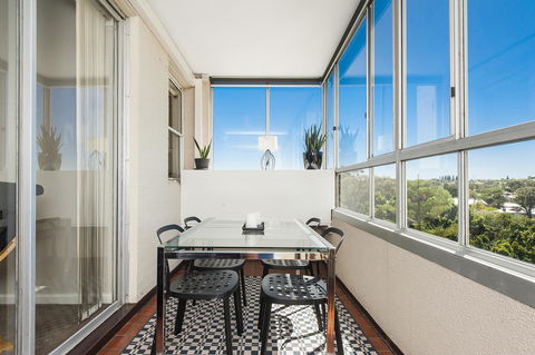 Derby 84 - Accommodation Burleigh 12