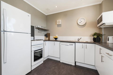 Derby 84 - Accommodation Burleigh 16