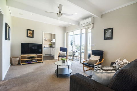 Derby 84 - Accommodation Burleigh 8