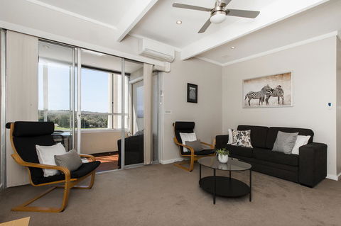 Derby 84 - Accommodation Burleigh 5