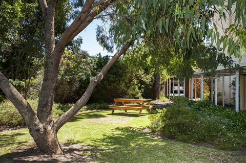 Derby 84 - Accommodation Burleigh 24