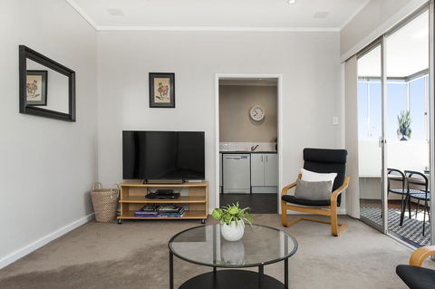 Derby 84 - Accommodation Burleigh 2
