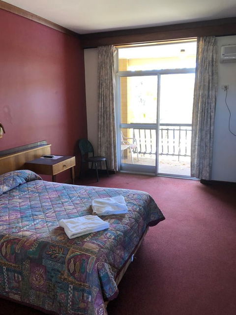Kambalda Hotel - Accommodation Burleigh 2