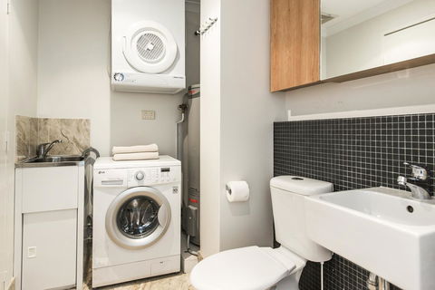Hay WP - Accommodation Burleigh 13