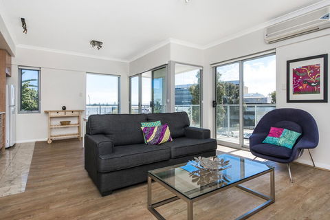 Hay WP - Accommodation Burleigh 0